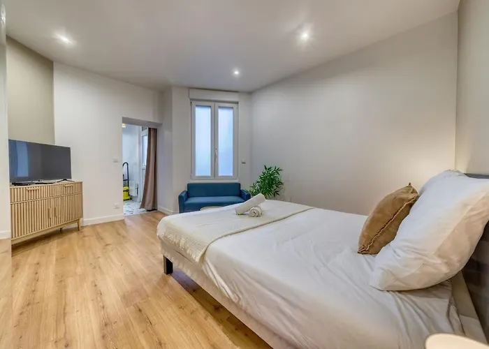 The Barbatre Apartment *